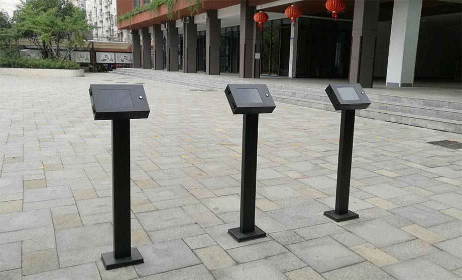 OA1000 Pro 家長(zhǎng)接送安保管理系統(tǒng)終端支持有線網(wǎng)絡(luò)、Wifi、U盤等數(shù)據(jù)傳輸方式，輕松勝任各種復(fù)雜通訊環(huán)境。